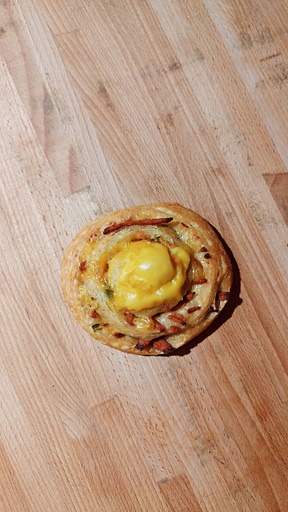 Nona (zondag) Plantaardige Spek-cheddar-jalapeno roll spelt